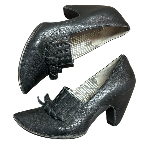 Camper size 38 (7.5) tassle preppy heels in good used condition super fun - Picture 1 of 15